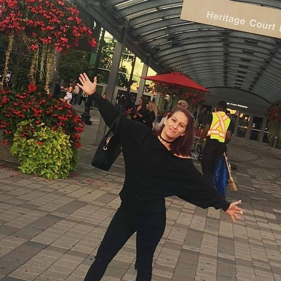 Meet your Posher, Sarah - Picture 1 of 1